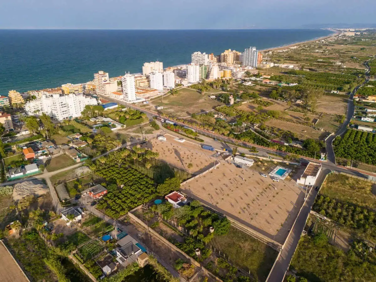 Descubre Ohana Beach: tu área camper en Tavernes de la Valldigna